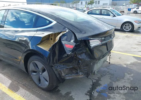 2018 Tesla Model 3 Long Range/Mid Range z USA, uszkodzony, nr VIN 5YJ3E1EA9JF151671